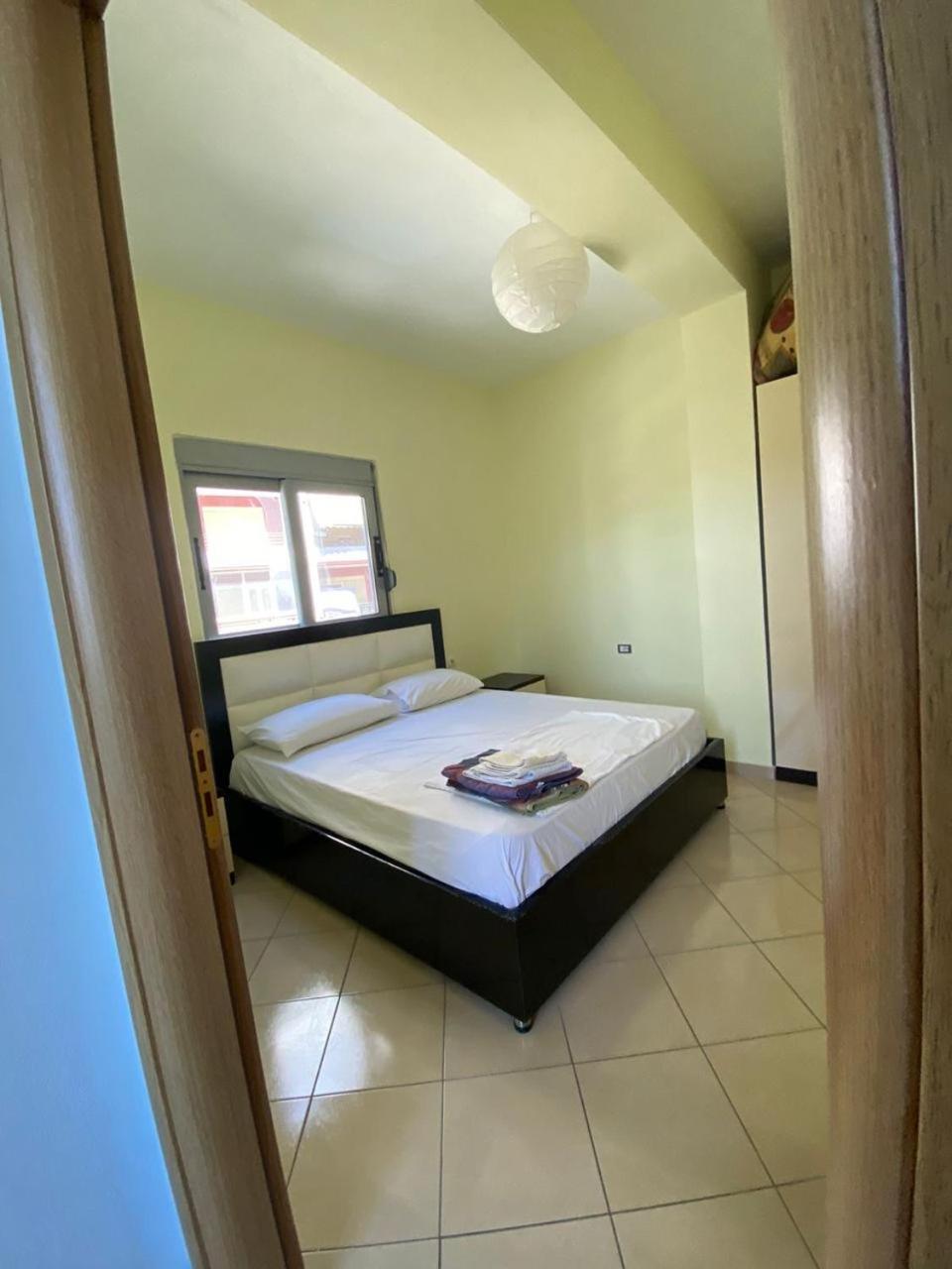 Tulipani Apartments Near Promenade Saranda Kültér fotó