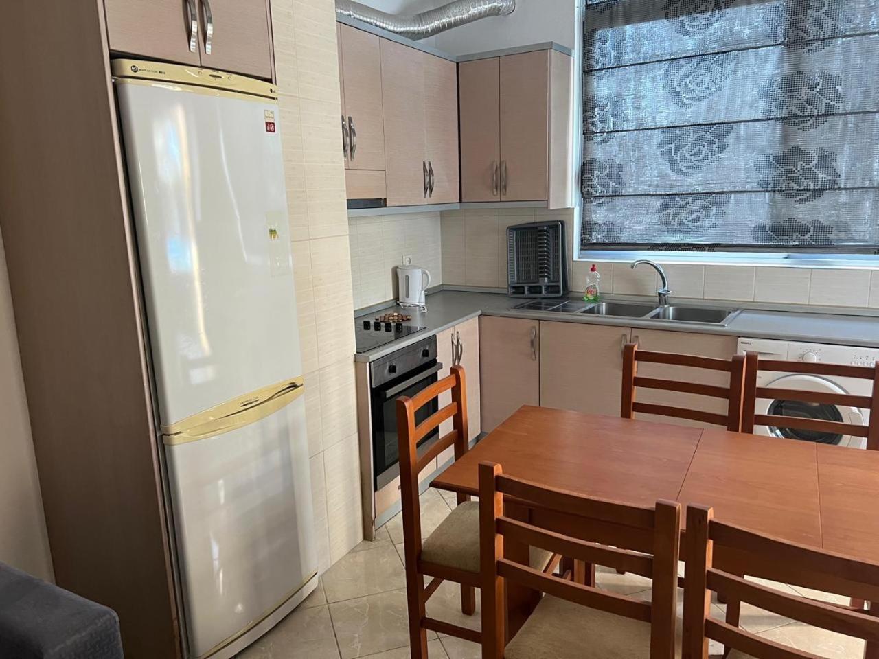 Tulipani Apartments Near Promenade Saranda Kültér fotó